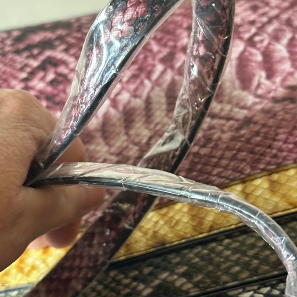 NWT Badgley Mischka tote. - Picture 4 of 9